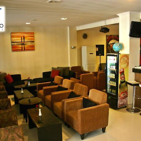 Royal Mamberamo Hotel Sorong Exteriör bild