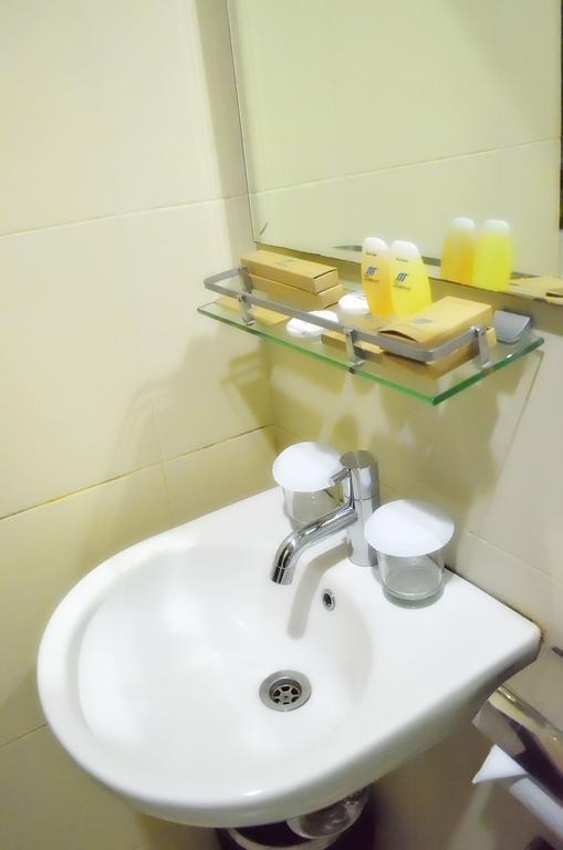 Royal Mamberamo Hotel Sorong Rum bild