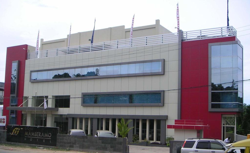 Royal Mamberamo Hotel Sorong Exteriör bild