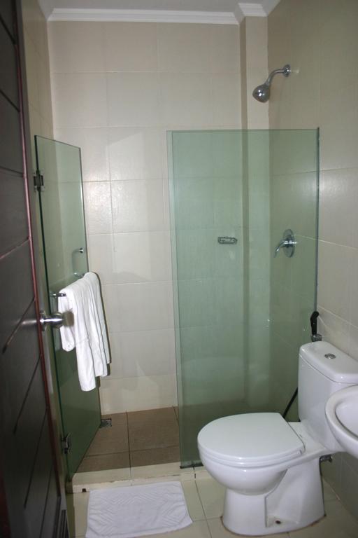 Royal Mamberamo Hotel Sorong Rum bild