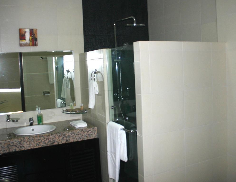 Royal Mamberamo Hotel Sorong Rum bild