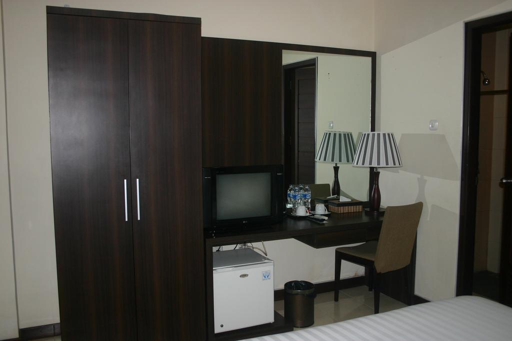 Royal Mamberamo Hotel Sorong Exteriör bild