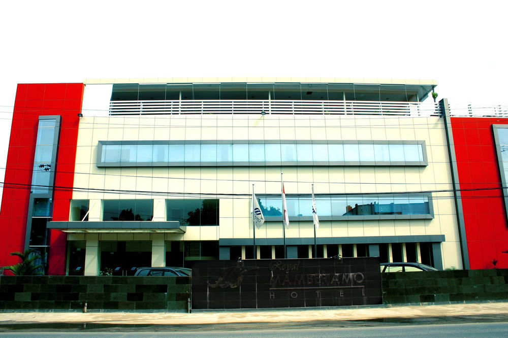 Royal Mamberamo Hotel Sorong Exteriör bild