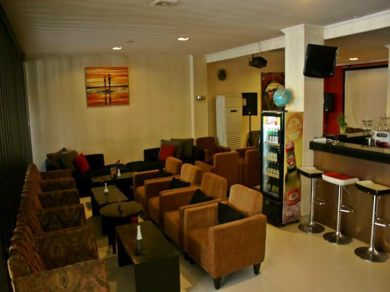 Royal Mamberamo Hotel Sorong Exteriör bild