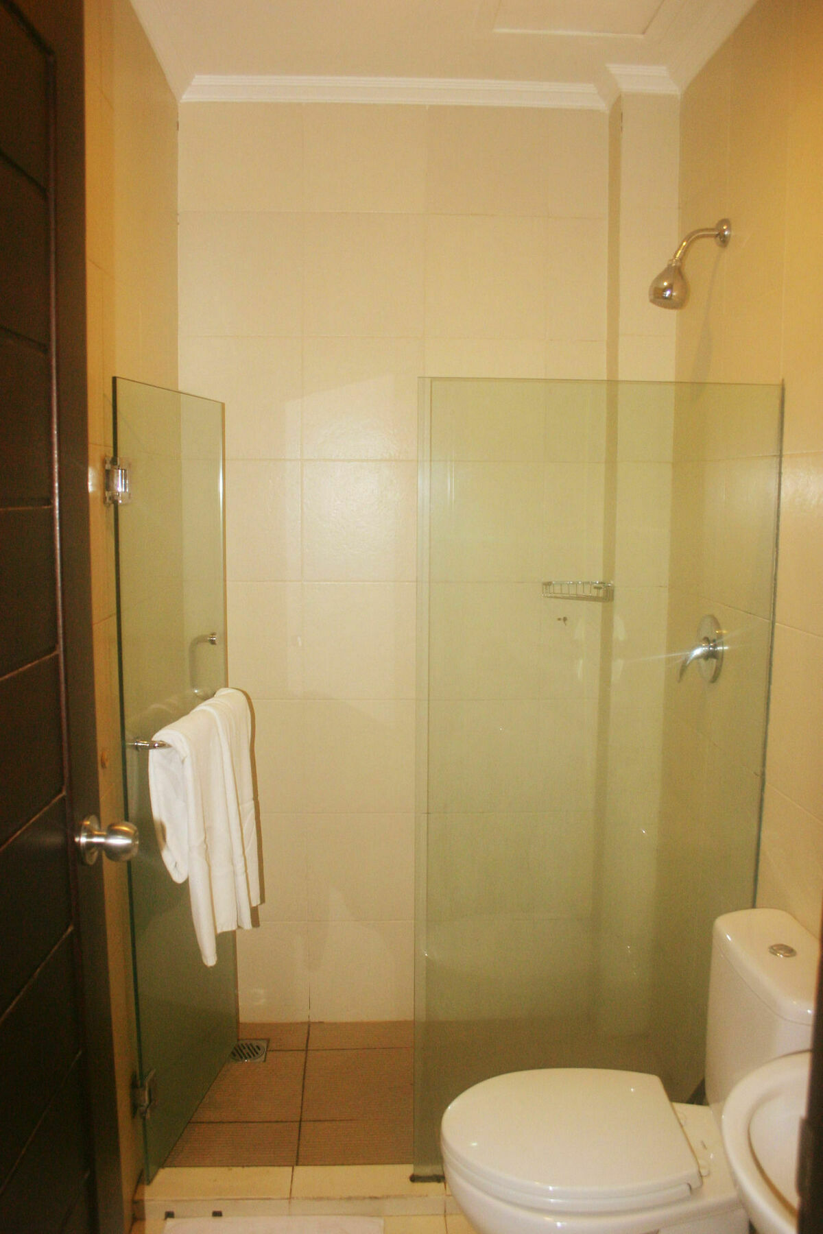 Royal Mamberamo Hotel Sorong Exteriör bild