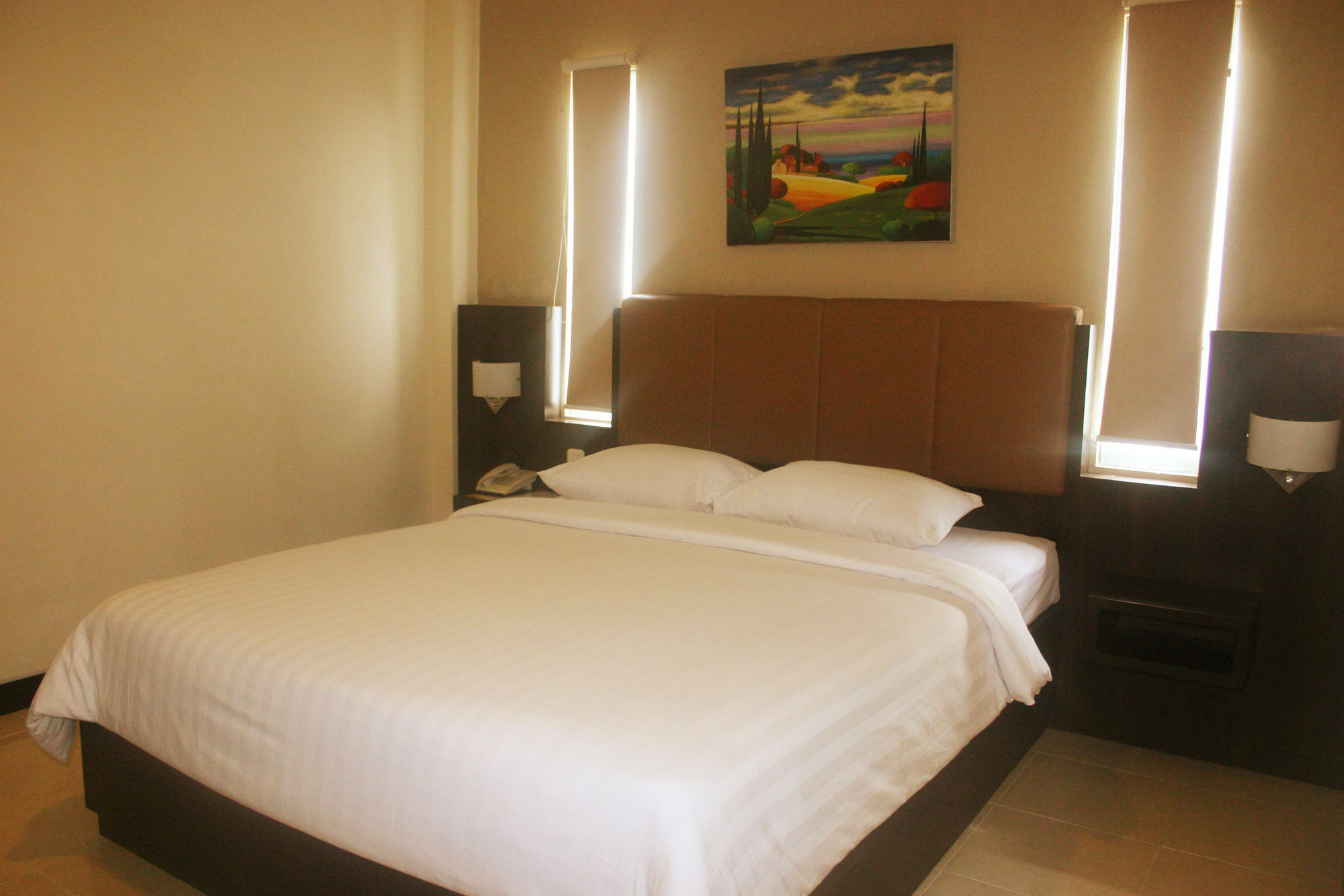 Royal Mamberamo Hotel Sorong Exteriör bild